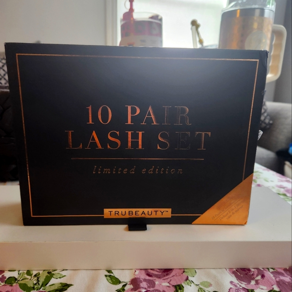 ❤️‍🩹 EYELASH SET - Picture 2 of 4
